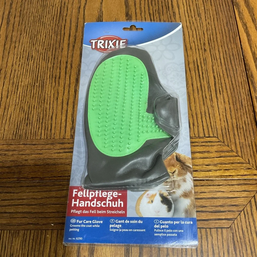 Trixie Green Fur Care Glove for Dogs